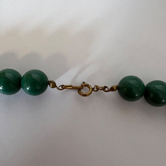 Vintage Green Gold Tone Beaded Statement Necklace Chunky Asian Inspired Retro - Picture 5 of 8